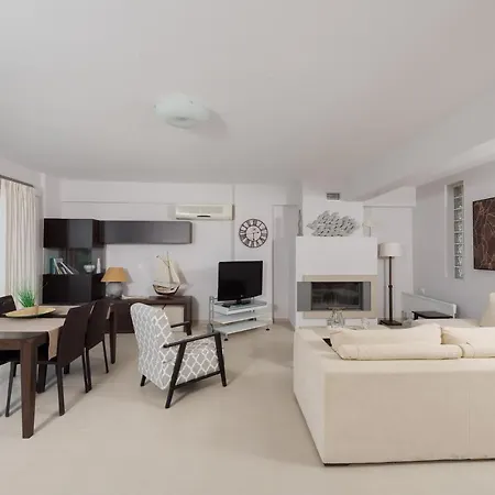 Punda 4 Seasons Apartment Diakopto