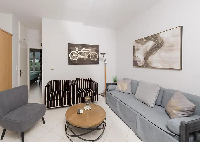 Punda 4 Seasons * Diakopto